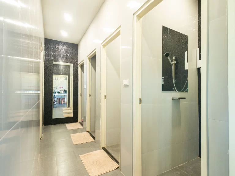 Share Bathroom 1st Floor (All genders)